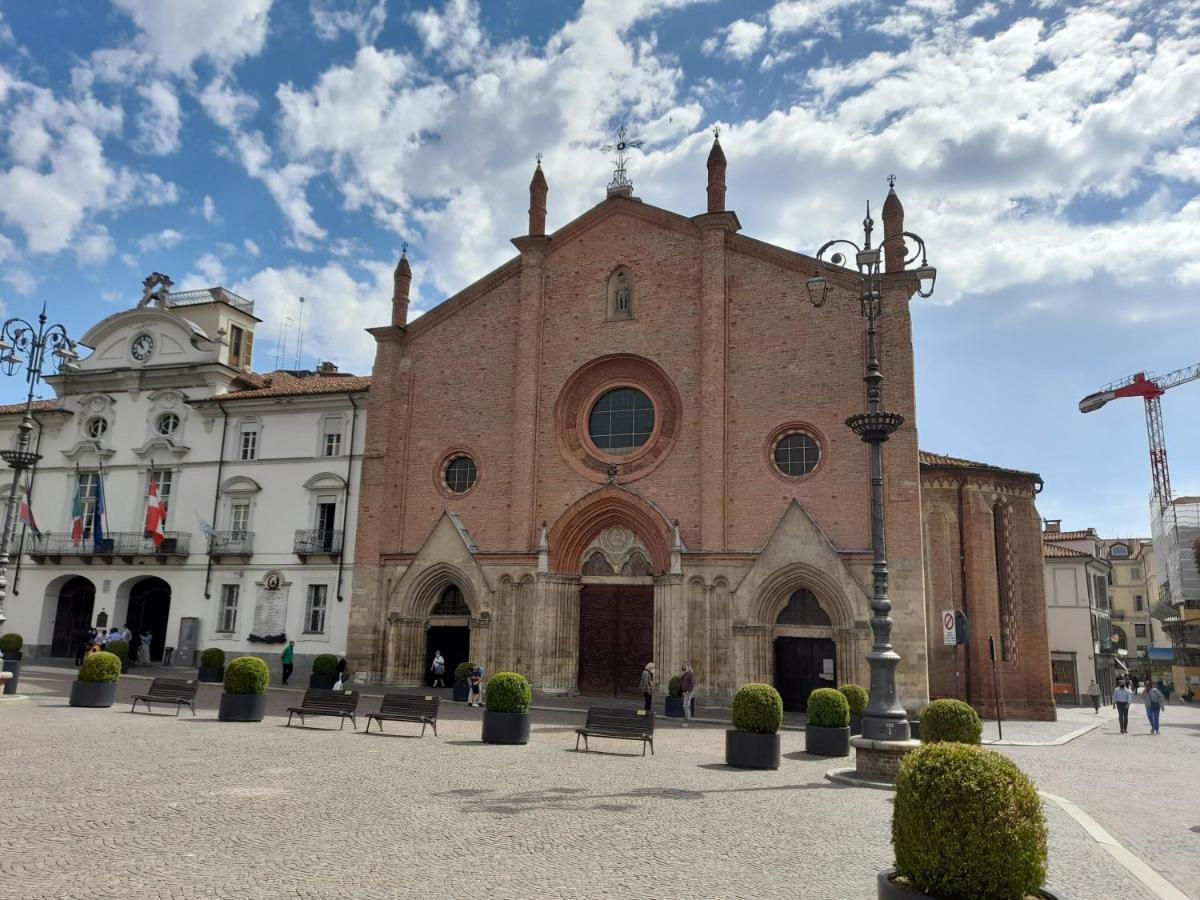 Appartamento Centrale Con Garage Asti Exterior foto